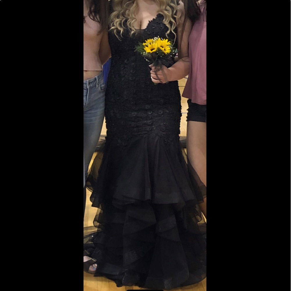 sherri hill black dress